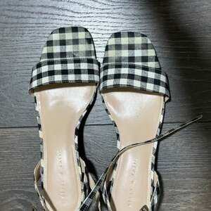 Pre-Owned Kelly & Katie Olivina Sandal Black/White Size 11